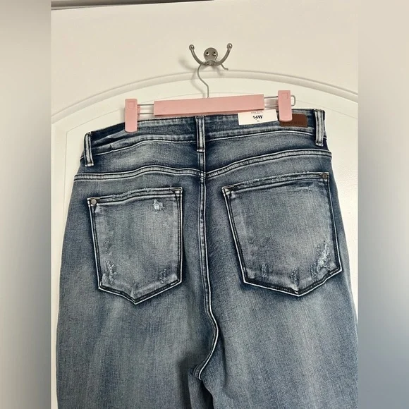 Judy Blue Women's Mid-Rise Button Fly Contrast Washed Boyfriend Jeans NWT 14W - Picture 14 of 16